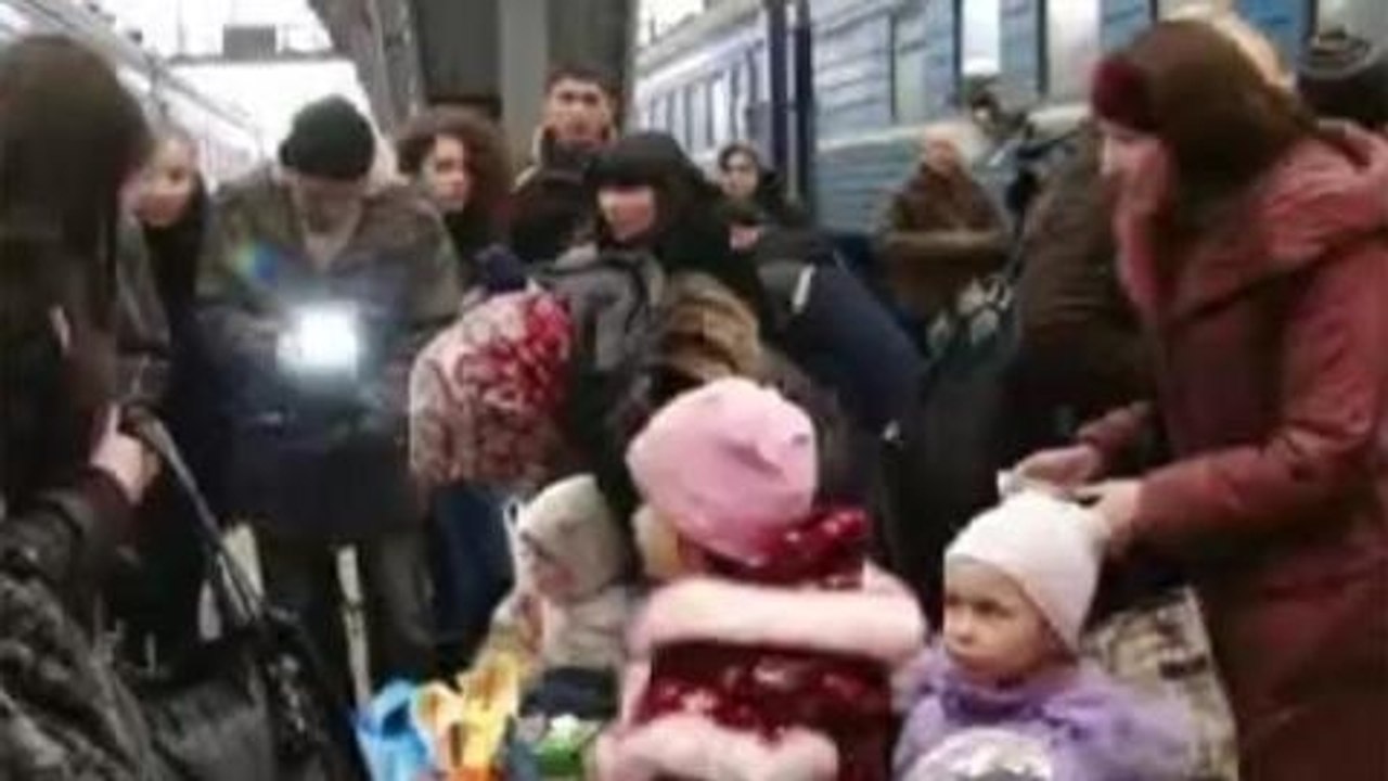 Crimea's Muslim Tatars flee for Ukraine