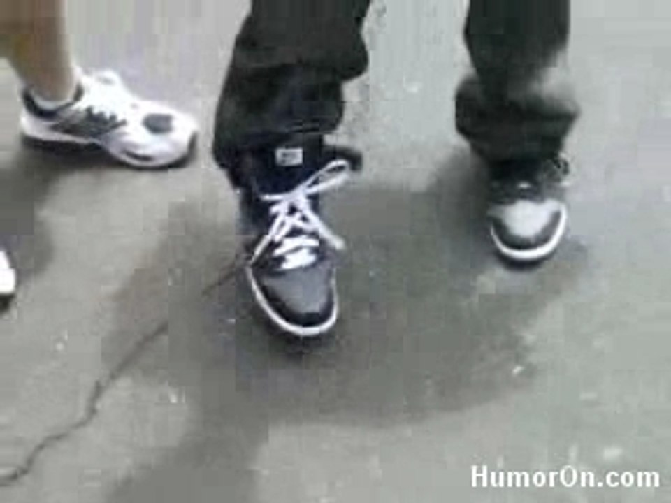 faire ses lacets sans les mains