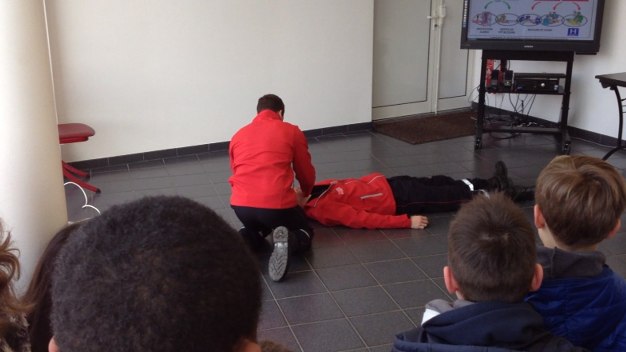 Petits Virois à l'école des pompiers