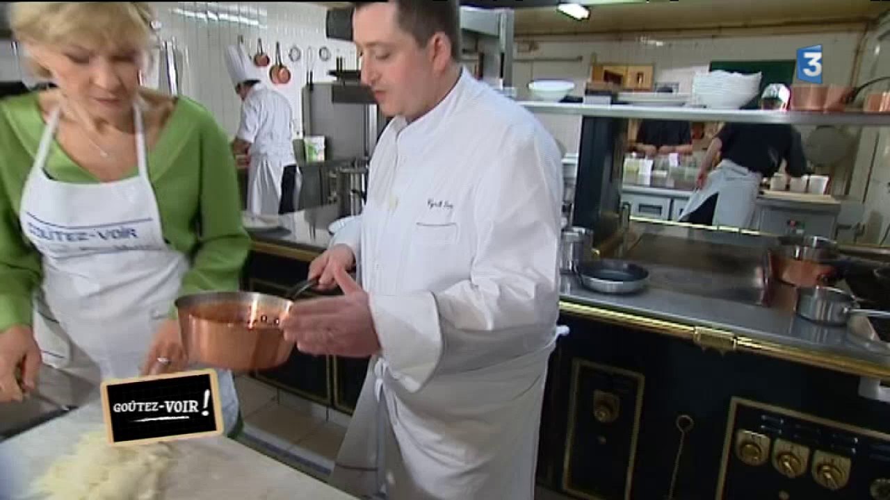 Dos de Cabillaud, crousti-brebis, confit d'oignons à la moutarde pourpre, rattes fumées