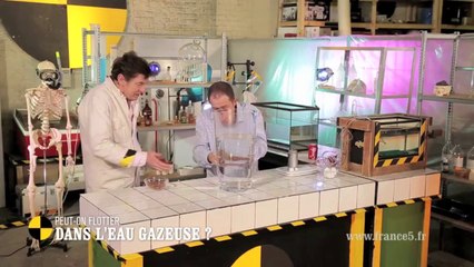 Amuse toi avec l'eau gazeuse