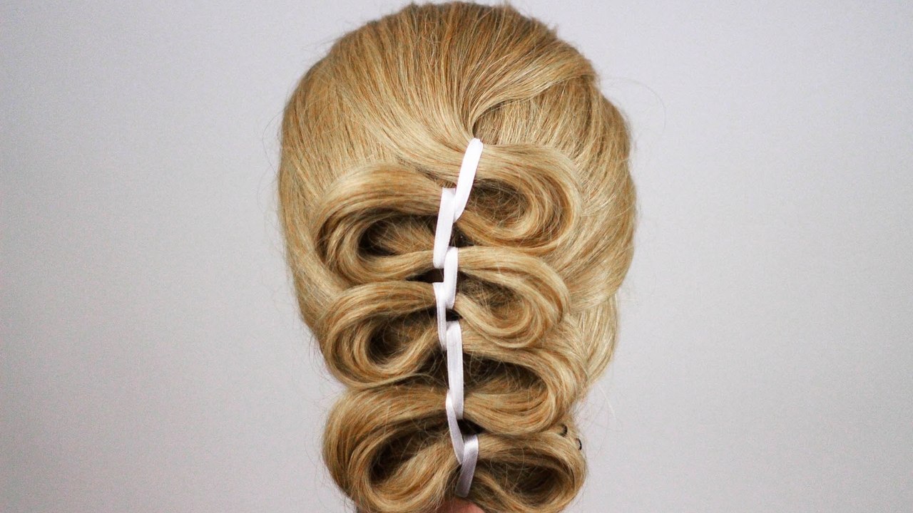 Плетение косички из одной пряди с лентой