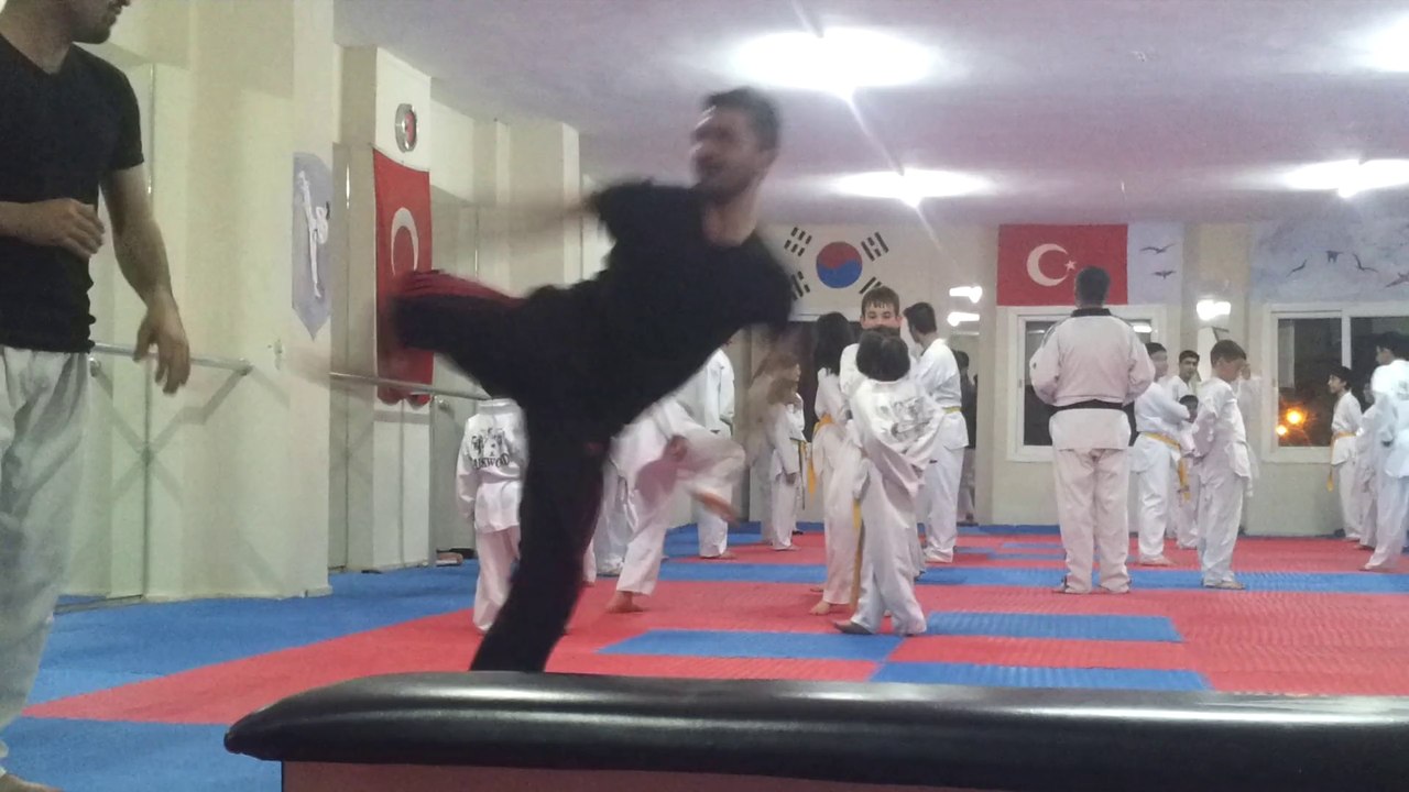 kardeşimle beraber ufak bir çalışma youtube yi salladık sıra dailymotion da :) :) facebook ta kapatılacakmış kapansın buluruz  bizde bir yolunu  :)