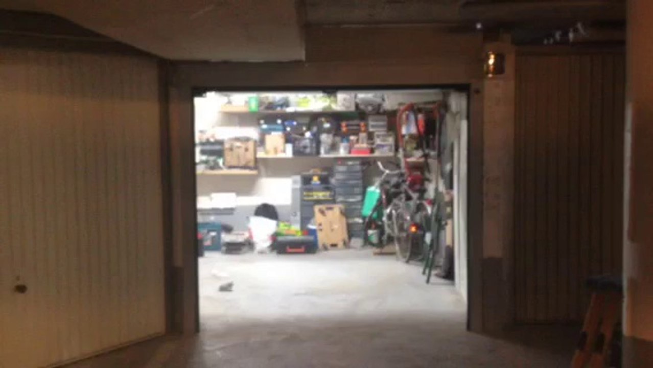 Porte de garage sectionnelle plafond Normstahl G60 posée par APG Accès Portes de Garage