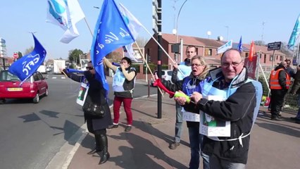 Les salariés de Melitta crient leur colère dans la rue à Tourcoing.