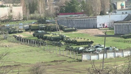 Russian forces tighten grip on Perevalne military base in Crimea