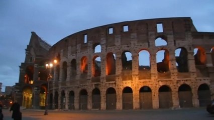 Obama tours Rome's Colosseum