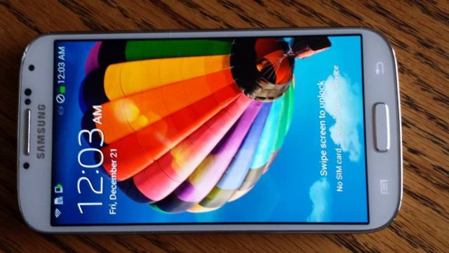 Samsung Galaxy S4 i9505 16GB LTE Unlocked International Version No Warranty White
