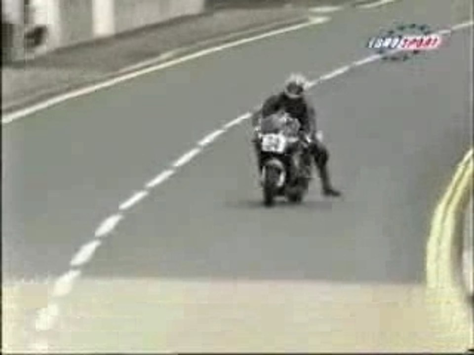 moto crash lol oui aie