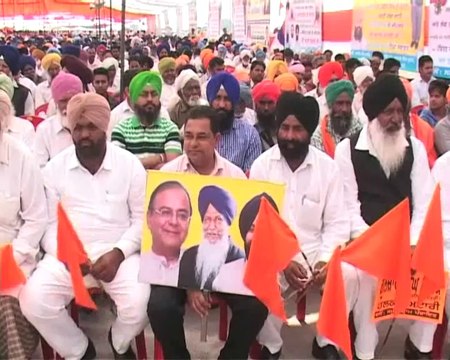 Arun Jaitely targets Sonia and Rahul Gandhi