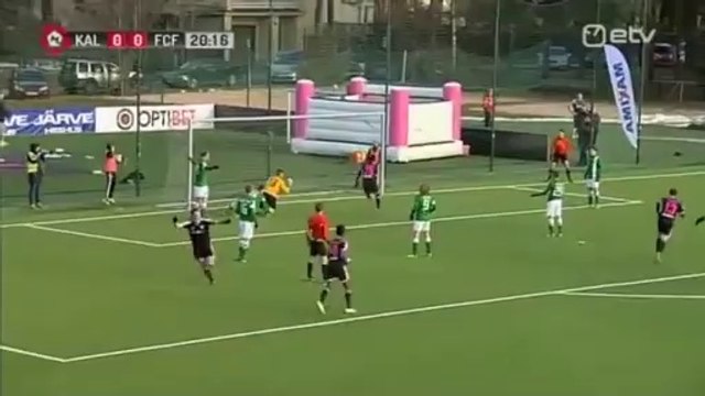 La meilleure façon de célébrer un but sur un terrain de foot : Faire du Bowling sur ses potes!