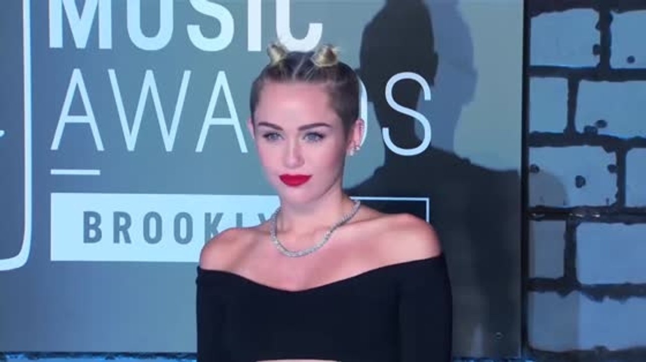 Miley Cyrus enttäuscht ein Krebsopfer,welches sich nun ein Treffen mit Justin Bieber wünscht