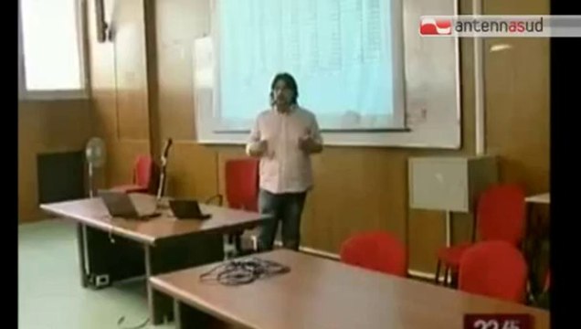 TG 27.03.14 Università: troppe sedie rotte, protestano gli studenti della Facoltà di Lingue