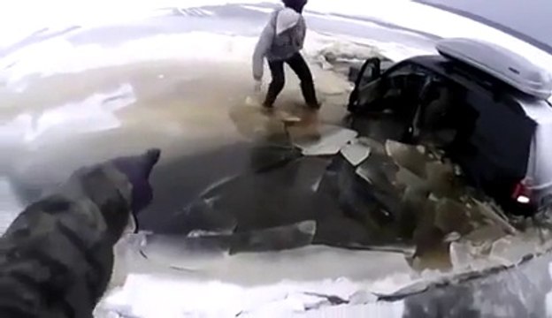 4x4 avalé par un lac gelé! Dingue...