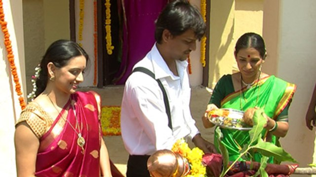 Team Taptapadi Celebrates Gudhipadwa - Marathi Movie - Shruti Marathe, Veena Jamkar, Kashyap Parulekar!