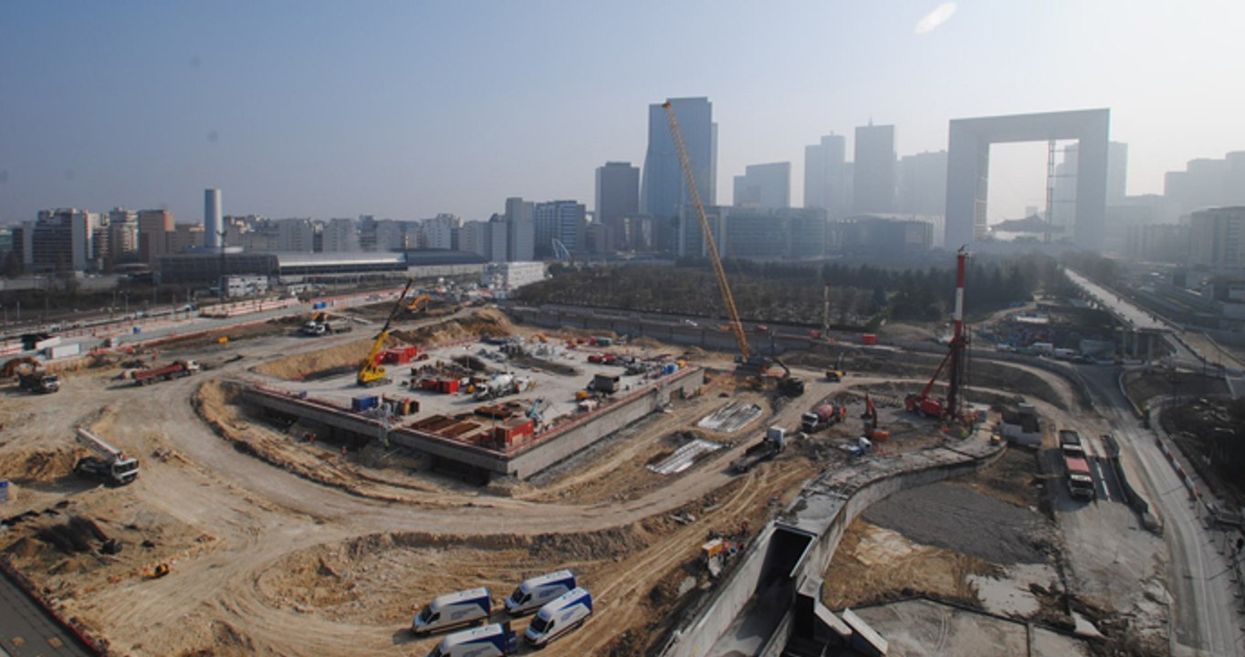 La première grue de l'Arena Nanterre La Défense