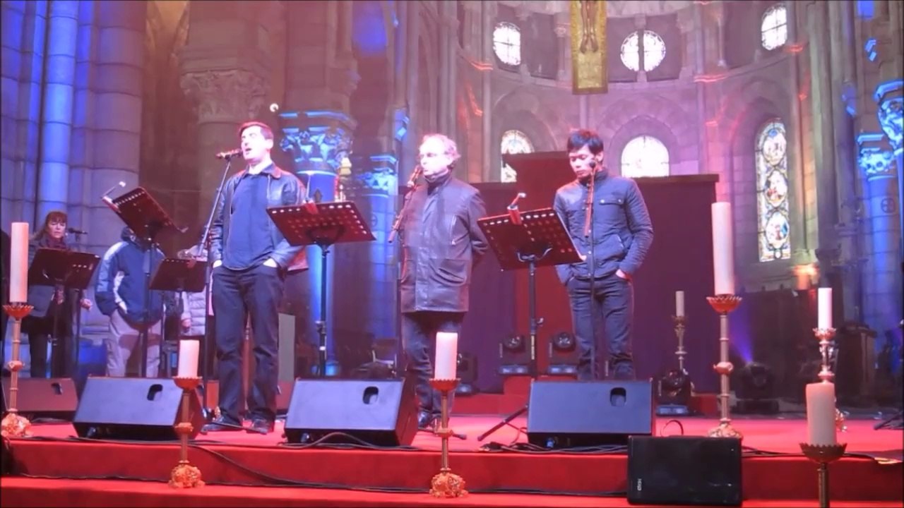 "Les Prêtres" interprètent "La quête", de Jacques Brel, à la cathédrale de Gap