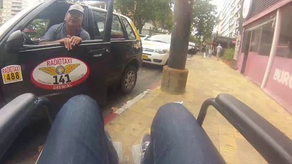 Recorrido en  silla de ruedas por el Centro de Montevideo