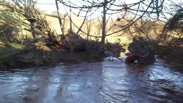 Quad polaris sportsman 570 (franchissement)