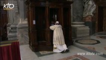 Le Pape François se confesse