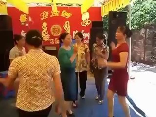 Đám cưới trên đường quê - Phiên bản Các cụ các bà quê tôi @@