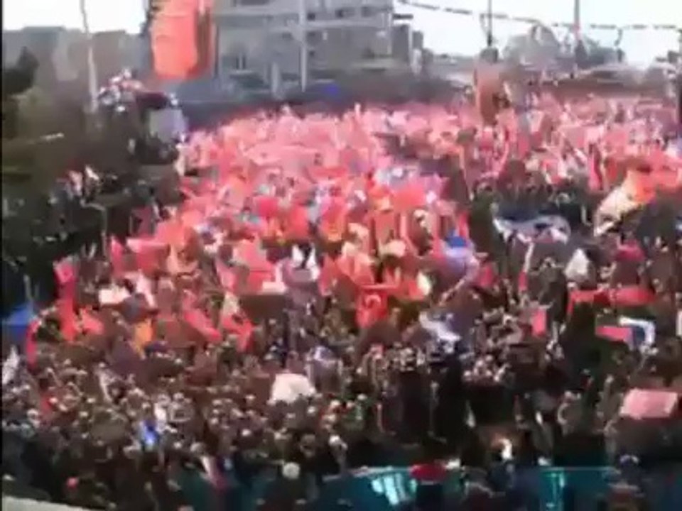 Beraber Yürüdük Biz Bu Yollarda (Live Performance -  2104 @Van)