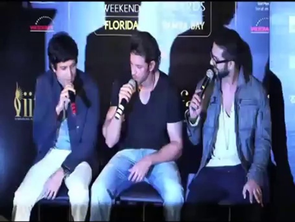 Shahid, Hrithik, Farhan sing at IIFA event - IANS India Videos