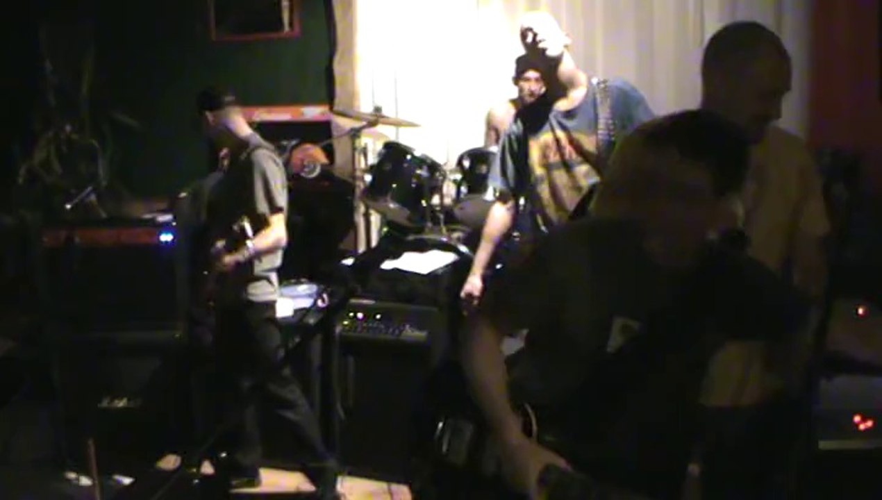 Chux Bollox au Rosanel's pub 23 nov Part 04