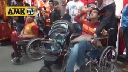 Galatasaraylıların imza gününde izdiham