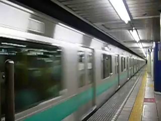 東京メトロ千代田線 E233系2000番台 東マト1編成 町屋駅 発車 [E233-2000 Series on the Chiyoda Line]