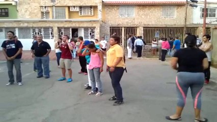 Le rinden homenaje a Roberto Annese cantando el Himno Nacional