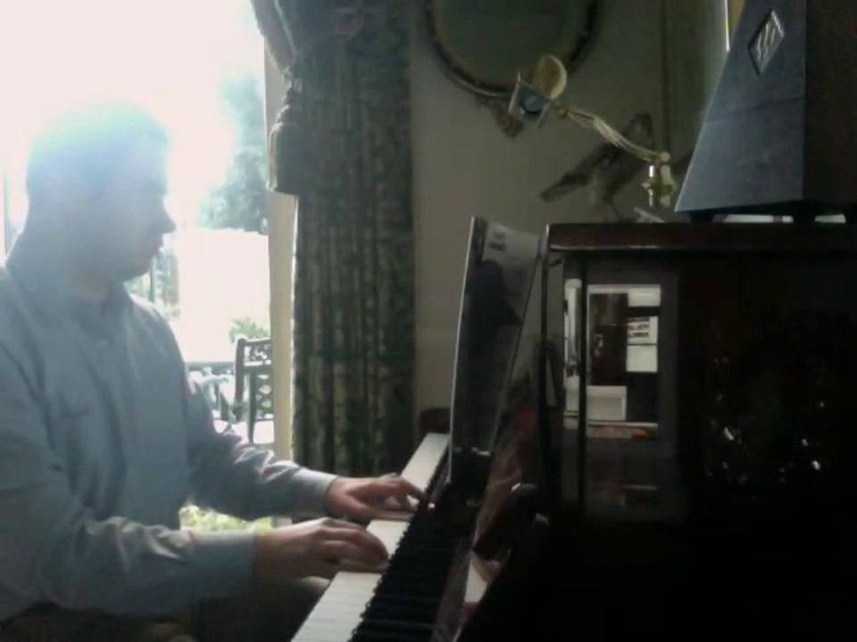 Owen Diamond performs Claire de lune