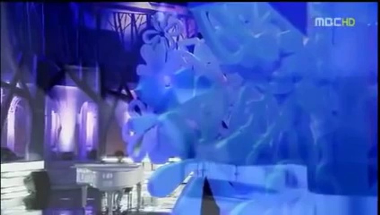 Taemin Playing River Flows in You on Piano