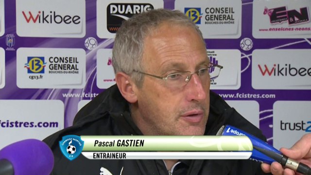 Conférence de presse FC Istres - Chamois Niortais (2-1) : José PASQUALETTI (FCIOP) - Pascal GASTIEN (NIORT) - 2013/2014