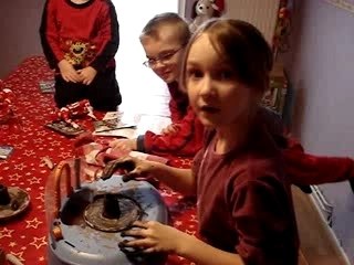 le premier essai de poterie de laura...