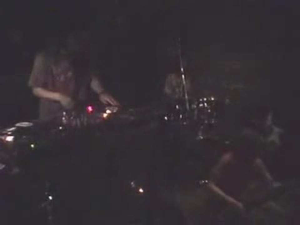 KaRavinka  sitar drums bass DJ