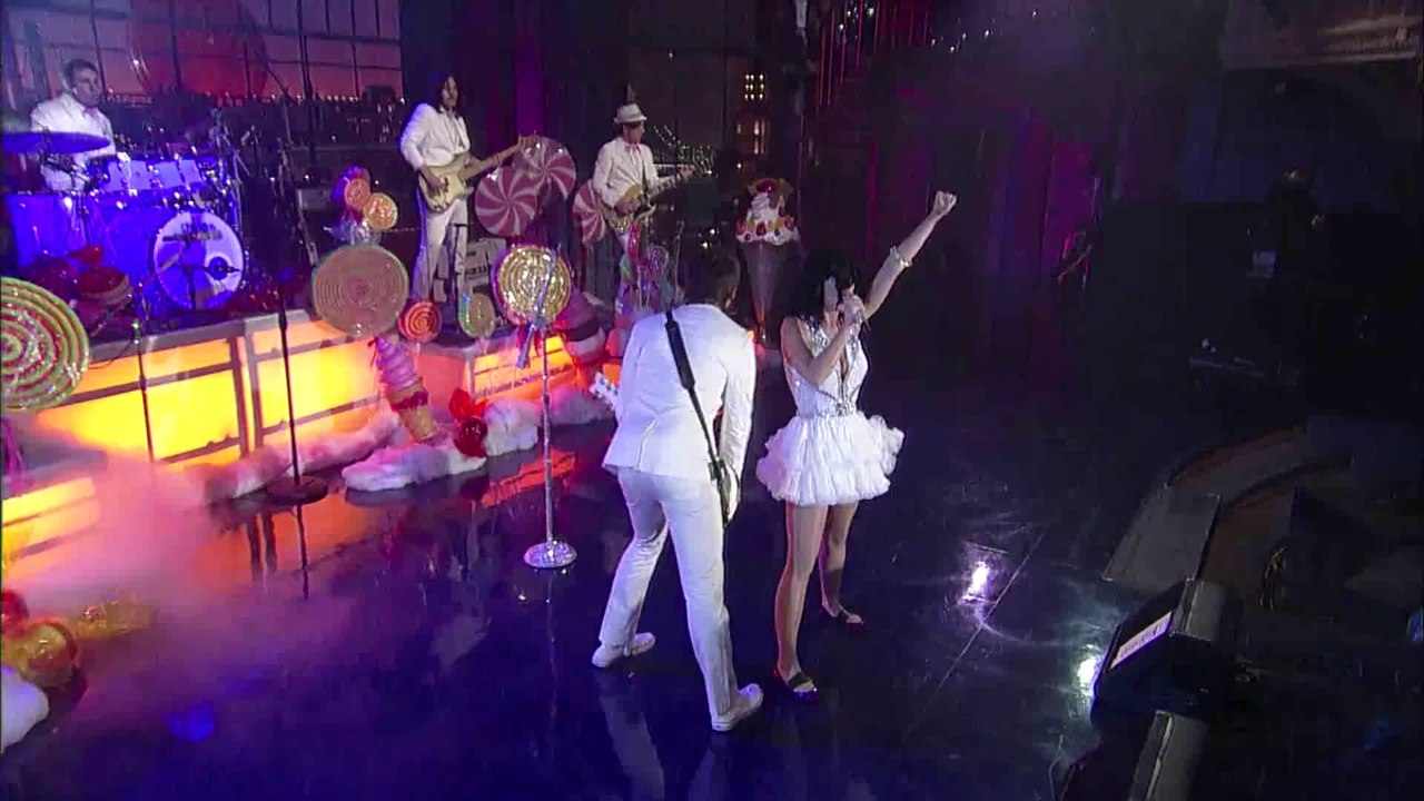 Katy Perry - I Kissed A Girl concert prive 2011