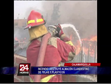 Bomberos controlaron incendio en almacén de frazadas en Cajamarquilla