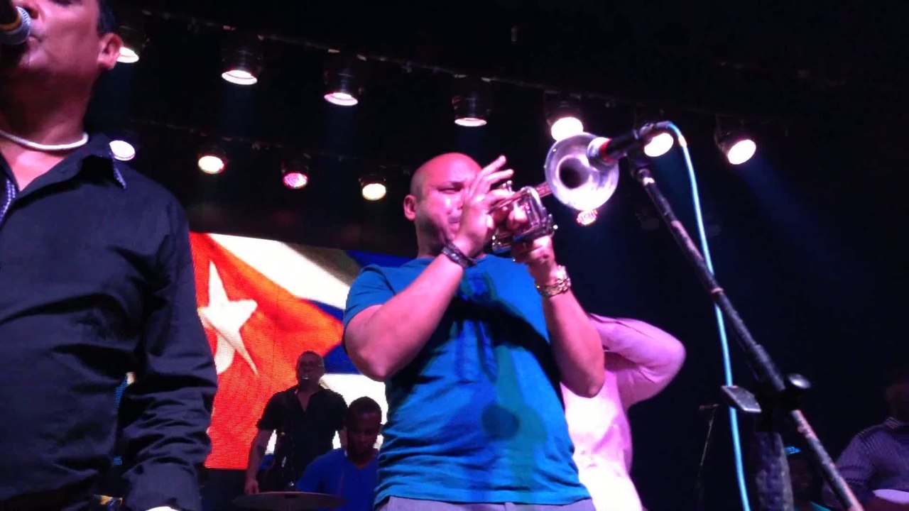 Alexander Abreu y Havana d'Primera - Me dicen Cuba (EN VIVO 2014)