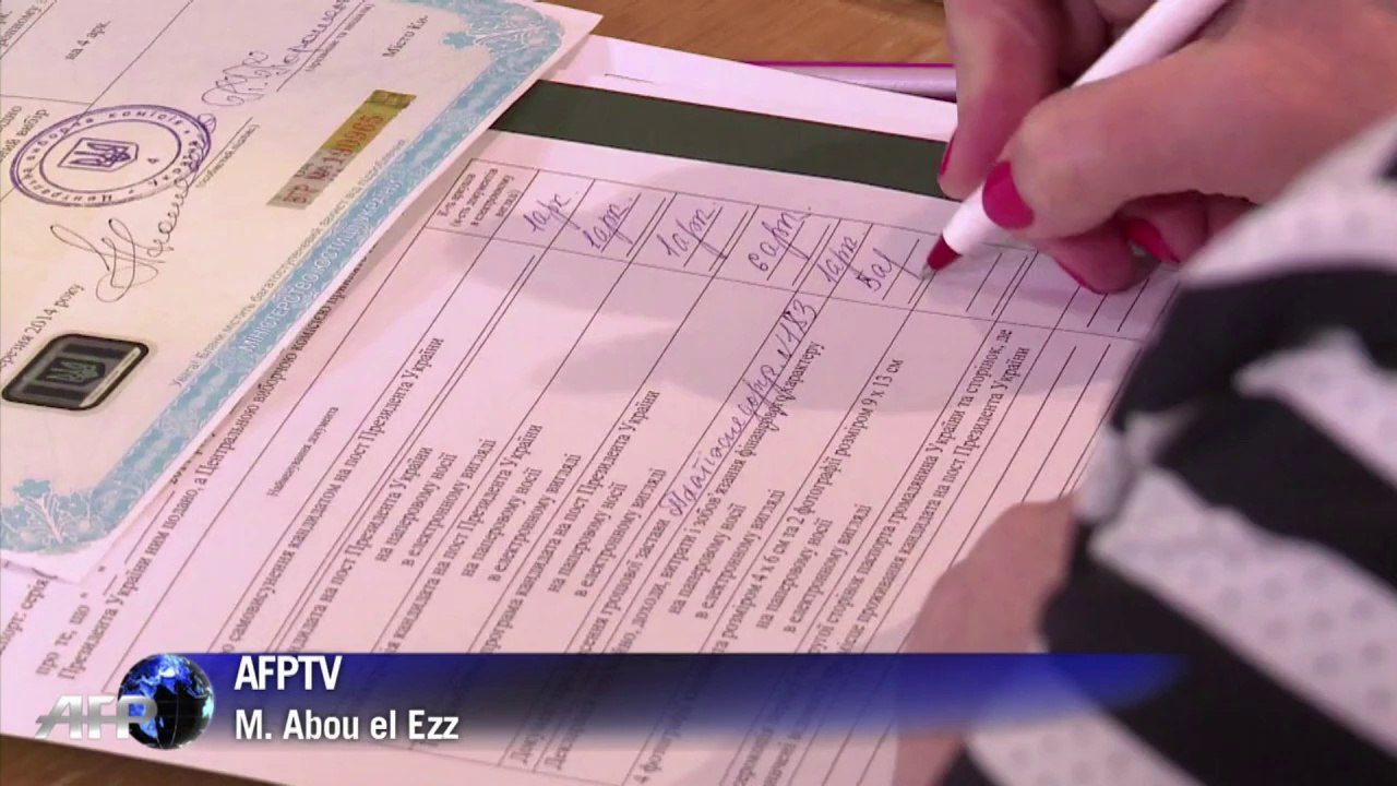 Oligarch Poroshenko registers Ukraine president candidacy