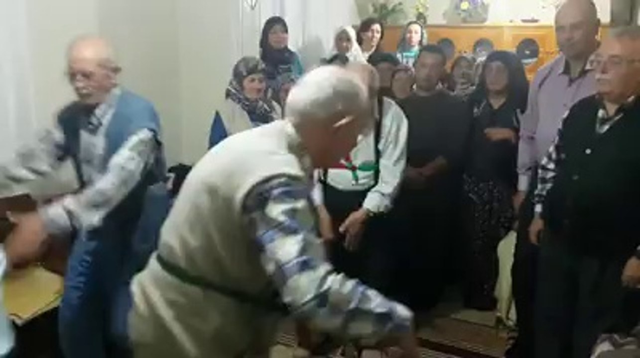 Urum abdalları gelir dost deyü Allah Allah