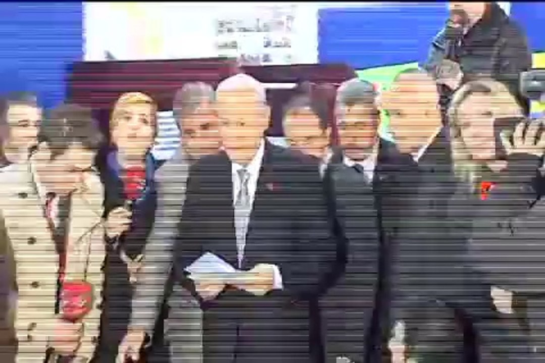 Siyasiler oy kullanmak için sandığa gitti