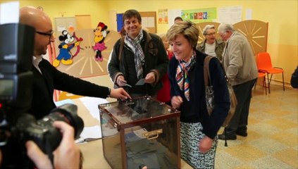 Municipales à Avignon - 2e tour : Cécile Helle (PS) a voté