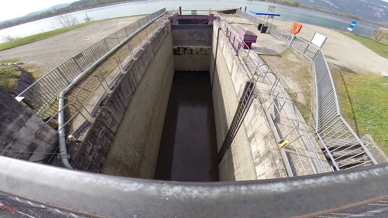 ECLUSE CANAL DE SAVIERES CHANAZ EMBOUCHURE LAC DU BOURGET RHONE