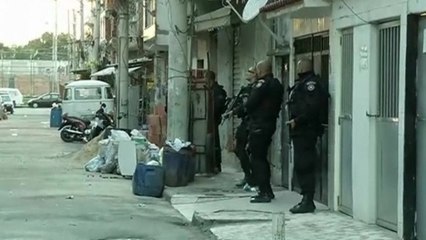 Brazilian troops occupy Rio slum ahead of World Cup