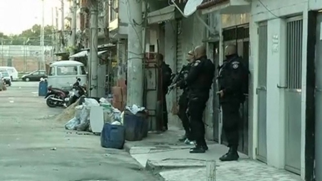 Brazilian troops occupy Rio slum ahead of World Cup
