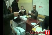 Zarftan oy pusulası yerine Arapça yazılı not çıktı