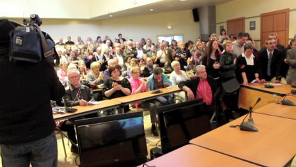 Annonce des résultats du deuxième tour à Yzeure