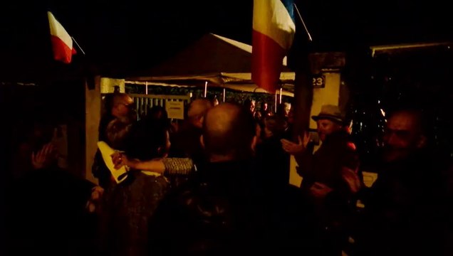 Le Pontet - Après la victoire de Joris Hebrard, l'ambiance était au rendez-vous devant la permanence FN.