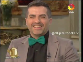 Angel saluda a su familia